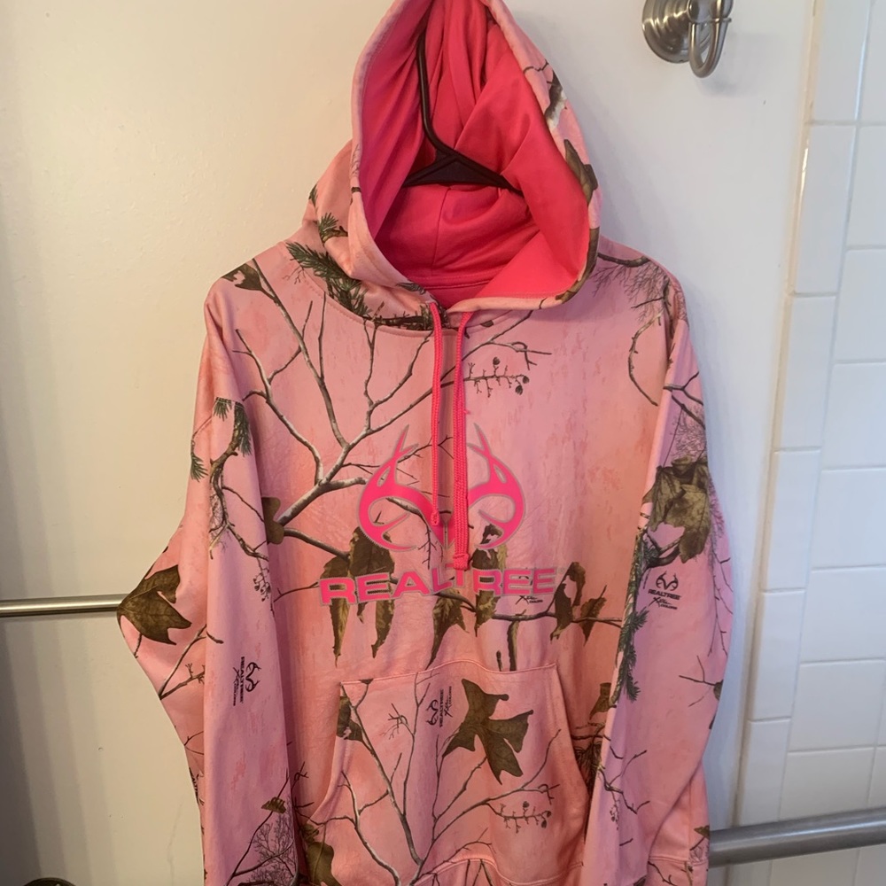 “REALTREE” Pink Camo Pullover Hoodie  Jacket       Size XL.  NWT